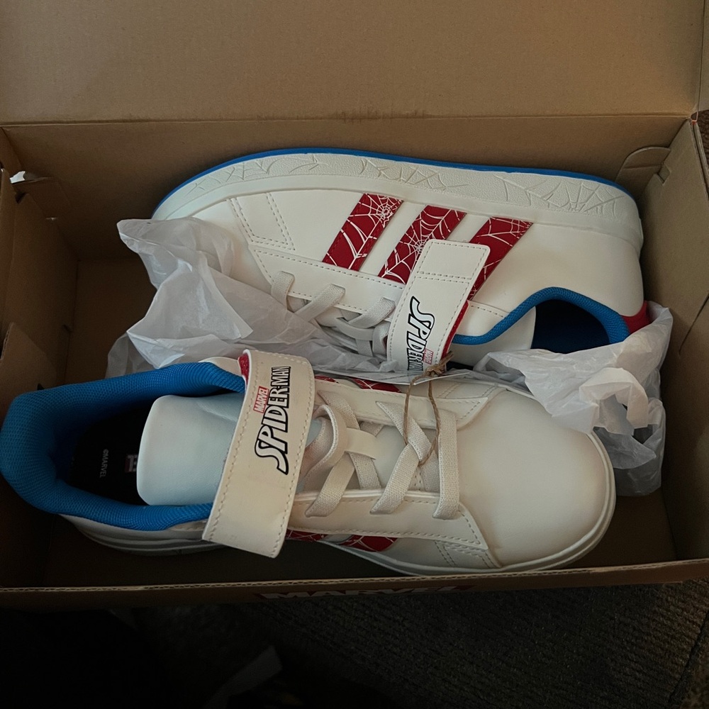 Spiderman Adidas Kids Sneakers size 6 ~LIMITED EDITION~